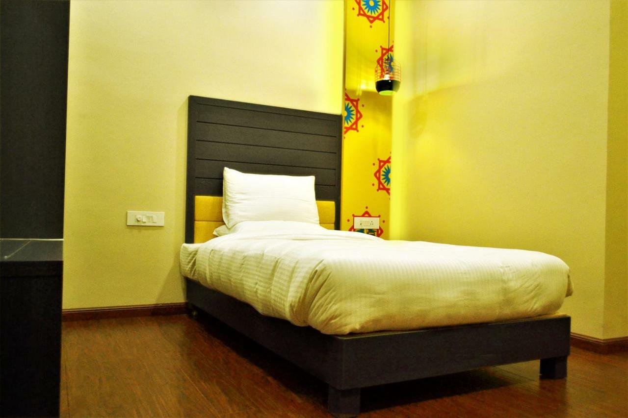 Hotel Asansol International Bagian luar foto